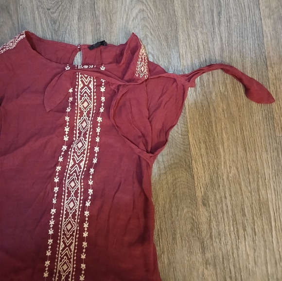 Mine Tied Short Sleeve Embroidered Peasant Top. - Picture 4 of 10